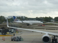 N87302 @ IAH - ERJ-175LR - by Christian Maurer