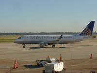 N87302 @ IAH - ERJ-175LR - by Christian Maurer