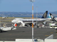 9V-SFO @ NZAA - on stand at AKL - by magnaman