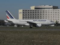 F-GRXD @ LFPG - Air France in front off Pulmlman hotels - by JC Ravon - FRENCHSKY