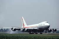 C-FDJC @ EHAM - Wardair Canada Boeing 747-1D1 landing at Schiphol airport, the Netherlands, 1982 - by Van Propeller