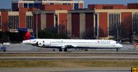 N926DH @ KATL - Landing Atlanta - by Ronald Barker