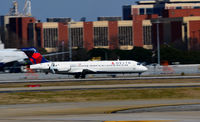 N956AT @ KATL - Landing Atlanta - by Ronald Barker