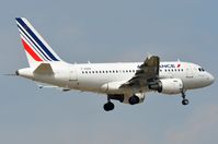 F-GUGQ @ EDDF - Air France A318 landing in FRA - by FerryPNL