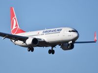 TC-JVS @ LPPT - Turkish Airlines landing runway 03 from Istambul - by JC Ravon - FRENCHSKY