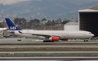 LN-RKU @ KLAX - Airbus A330-343