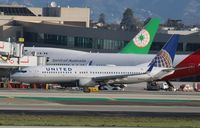 N33262 @ KLAX - Boeing 737-800 - by Mark Pasqualino