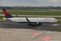 N1201P @ EDDL - Boeing 767-322ER - DL DAL Delta Air Lines - 28458 - N1201P - 27.04.2016 - DUS - by Ralf Winter