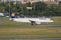 D-AIUL @ LFBO - Airbus A320-214, Lining up rwy 14L, Toulouse-Blagnac airport (LFBO-TLS) - by Yves-Q