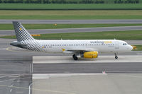 EC-MVN @ VIE - Vueling Airlines Airbus A320 - by Thomas Ramgraber