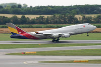 HL7620 @ VIE - Asiana Airlines Boeing 747-400 - by Thomas Ramgraber