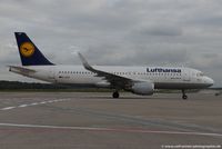 D-AIUV @ EDDK - Airbus A320-214(W) - LH DLH Lufthansa - 7174 - D-AIUV - 26.10.2017 - CGN - by Ralf Winter