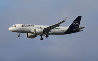 D-AINK @ EGLL - Ariving at LHR
New Lufthansa livery - by AirbusA320