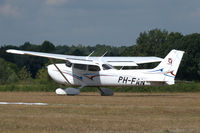 PH-FAN @ EBDT - Cessna 172S Skyhawk SP landing at Schaffen-Diest old timer fly-in 2018 - by Van Propeller