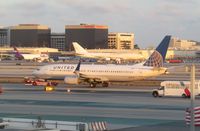 N76529 @ LAX - taxying out at dusk at LA - by magnaman