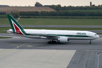 EI-ISA @ VIE - Alitalia Boeing 777-200 - by Thomas Ramgraber