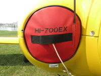 HI-700EX @ OSH - personalised engine caps! - by Magnaman