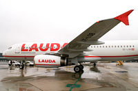 OE-LOB @ VIE - Laudamotion Airbus A320 - by Thomas Ramgraber