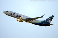 N525AS @ KEWR - Boeing 737-890 - Alaska Airlines  C/N 35692, N525AS - by Dariusz Jezewski www.FotoDj.com