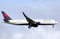 N178DZ @ KJFK - Boeing 767-332/ER - Delta Air Lines  C/N 30596, N178DZ - by Dariusz Jezewski www.FotoDj.com
