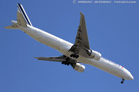F-GSQB @ KJFK - Boeing 777-328/ER - Air France  C/N 32724, F-GSQB - by Dariusz Jezewski www.FotoDj.com
