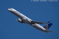N33132 @ KEWR - Boeing 757-224 - United Airlines  C/N 29281, N33132 - by Dariusz Jezewski www.FotoDj.com
