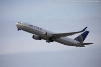 N663UA @ KEWR - Boeing 767-322/ER - United Airlines  C/N 27160, N663UA - by Dariusz Jezewski www.FotoDj.com
