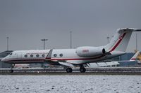 0001 @ EGGW - Landing at a snowy London Luton..Polish Air Force G550 coming to a halt on 26 - by dave226688