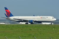 N194DN @ LFPG - Arrival of Delta B763 - by FerryPNL