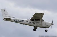 N2409E @ KFRG - Cessna 172S Skyhawk  C/N 172S10552, N2409E