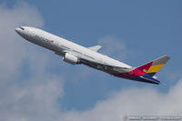 HL8284 @ KJFK - Boeing 777-28E/ER - Asiana Airlines  C/N 40199, HL8284 - by Dariusz Jezewski www.FotoDj.com