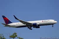 N152DL @ KJFK - Boeing 767-3P6/ER - Delta Air Lines  C/N 24984, N152DL - by Dariusz Jezewski www.FotoDj.com