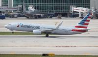 N825NN @ KMIA - American 737-823 - by Florida Metal