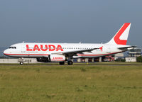 OE-IHD @ LOWW - New Lauda livery. - by Andreas Müller