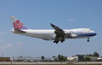 B-18712 @ KMIA - MIA spotting - by Florida Metal