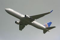 N667UA @ LFPG - Boeing 767-322, Take-off Rwy 27L, Roissy Charles De Gaulle Airport (LFPG-CDG) - by Yves-Q