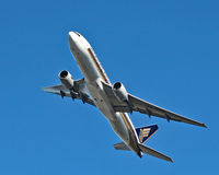 9V-SVG @ YPPH - Boeing 777-212 (ER). Singapore Airlines 9V-SVG, departed runway 03, YPPH. Taken Lilac Hill Park 090617. - by kurtfinger