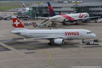 HB-IJI @ EDDL - Airbus A320-214 - LX SWR Swiss International Air Lines 'Saint Prex' - 577 - HB-IJI - 28.05.2019 - DUS - by Ralf Winter