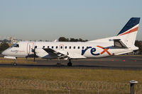 VH-RXE @ SYD - taxiing to 3-4R - by Bill Mallinson