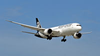 ZK-NZN @ YPPH - Boeing 787-9. Air New Zealand ZK-NZN final rwy 24 YPPH 130919. - by kurtfinger