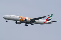 A6-EPO @ LOWW - Emirates Boeing 777-300 - by Thomas Ramgraber