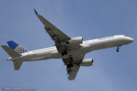 N595UA @ KEWR - Boeing 757-222 - United Airlines  C/N 28748, N595UA - by Dariusz Jezewski www.FotoDj.com