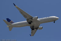 N652UA @ KEWR - Boeing 767-322/ER - United Airlines  C/N 25390, N652UA - by Dariusz Jezewski www.FotoDj.com