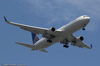 N655UA @ KEWR - Boeing 767-322/ER - United Airlines  C/N 25393, N655UA - by Dariusz Jezewski www.FotoDj.com