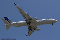 N655UA @ KEWR - Boeing 767-322/ER - United Airlines  C/N 25393, N655UA - by Dariusz Jezewski www.FotoDj.com