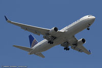 N686UA @ KEWR - Boeing 767-3CB(ER)(WL) - United Airlines  C/N 33468, N686UA - by Dariusz Jezewski www.FotoDj.com