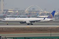 N56859 @ KLAX - Arrival of United B753 - by FerryPNL