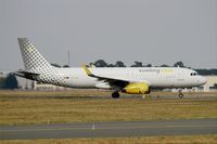 EC-LUO @ LFBD - Airbus A320-232, Taxiing 23, Bordeaux Mérignac airport (LFBD-BOD) - by Yves-Q