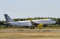 EC-MFM @ LFBD - Airbus A320-232, Landing rwy 05, Bordeaux Mérignac airport (LFBD-BOD) - by Yves-Q