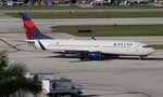 N3747D @ KFLL - Delta 737-832 - by Florida Metal